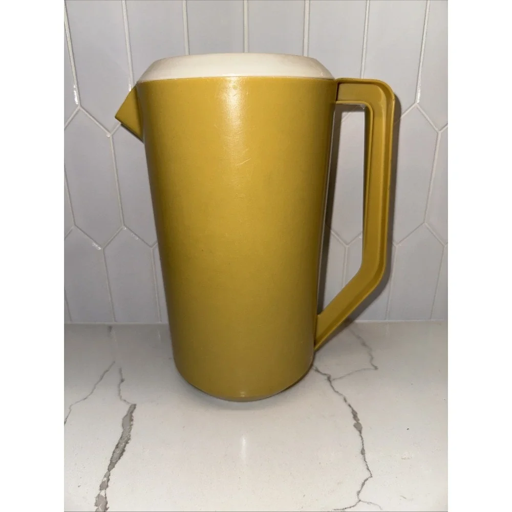 Rubbermaid vintage 25